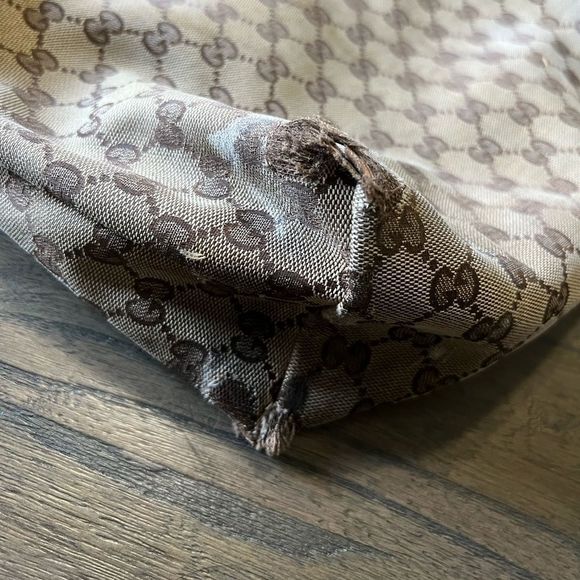 Authentic Gucci Crossbody🪷 - Picture 3 of 12